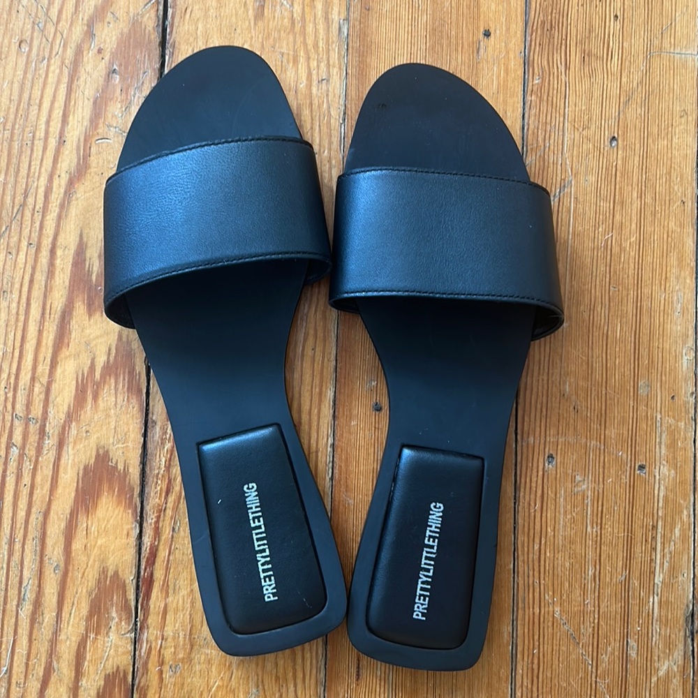 NWOT Black Pretty Little Thing Sandals Size 39